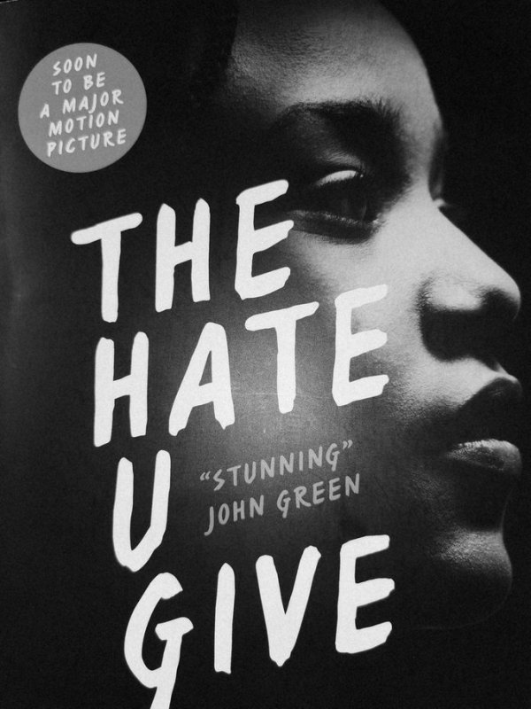 book cover the hate u give by angie thomas